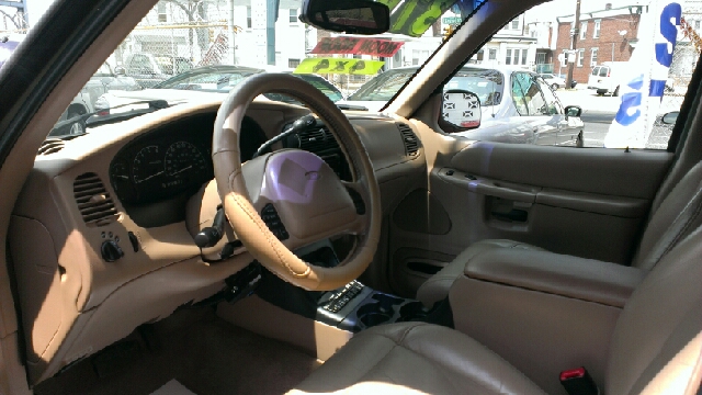 2000 Ford Explorer E320 - Extra Sharp