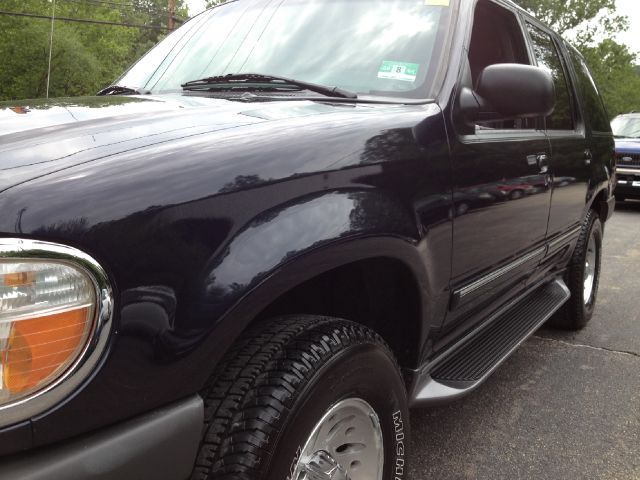 2000 Ford Explorer SL 4x4 Regular Cab