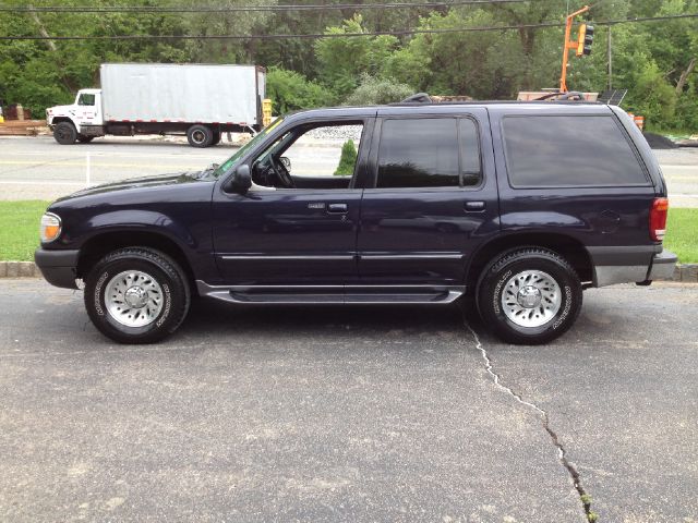 2000 Ford Explorer SL 4x4 Regular Cab