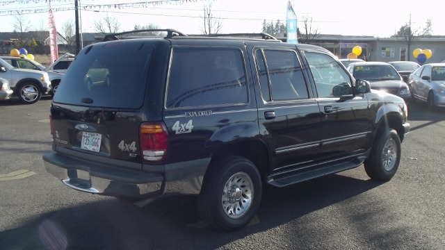 2000 Ford Explorer SL 4x4 Regular Cab