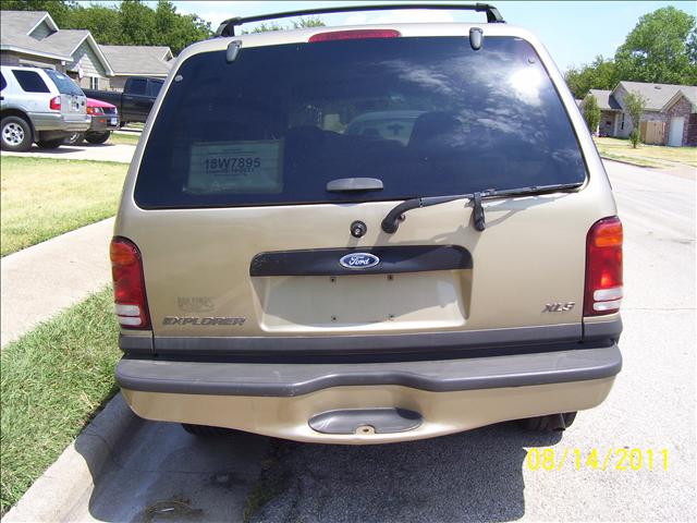 2000 Ford Explorer XLS