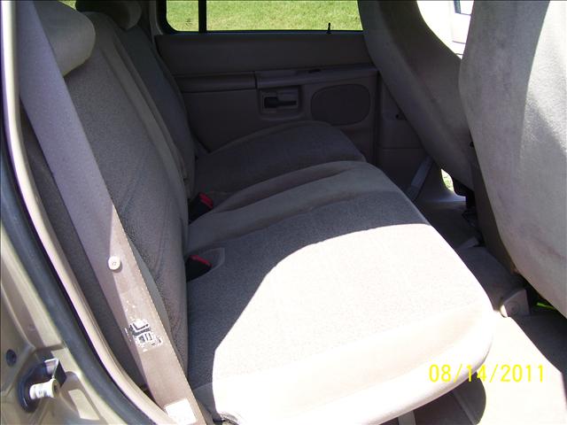 2000 Ford Explorer XLS