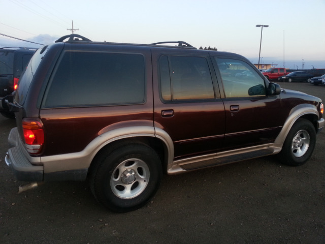 2000 Ford Explorer E320 - Extra Sharp