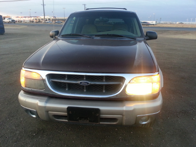 2000 Ford Explorer E320 - Extra Sharp