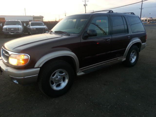 2000 Ford Explorer E320 - Extra Sharp