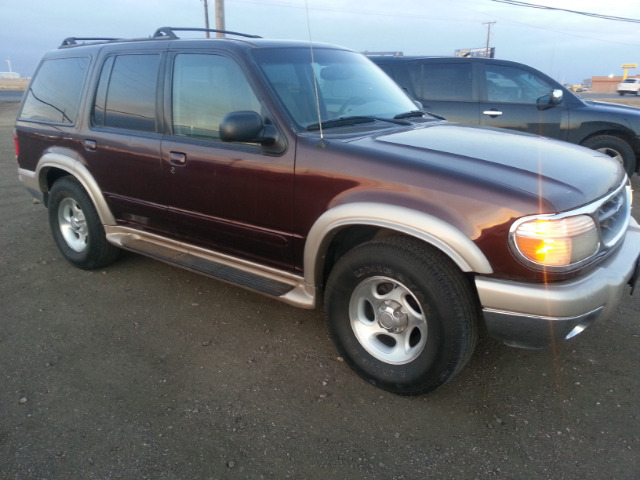 2000 Ford Explorer E320 - Extra Sharp