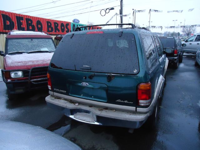 2000 Ford Explorer E320 - Extra Sharp