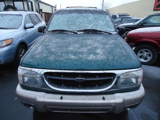 2000 Ford Explorer E320 - Extra Sharp