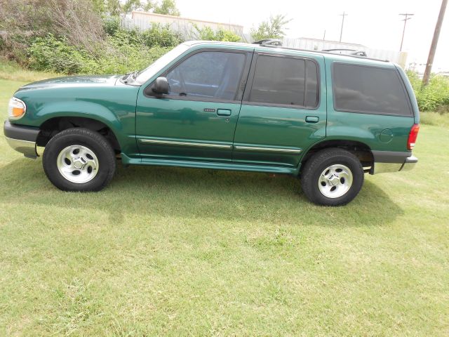 2000 Ford Explorer SL 4x4 Regular Cab