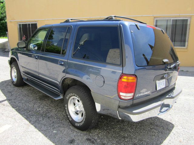 2000 Ford Explorer SL 4x4 Regular Cab