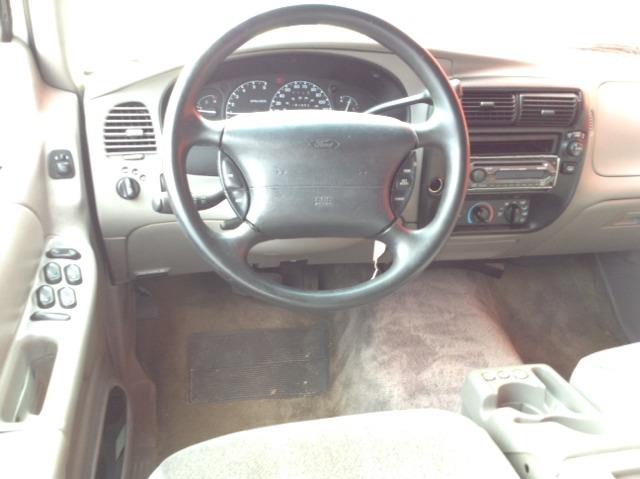 2001 Ford Explorer XLS