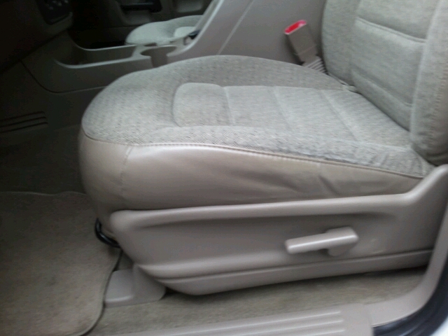 2002 Ford Explorer XLS