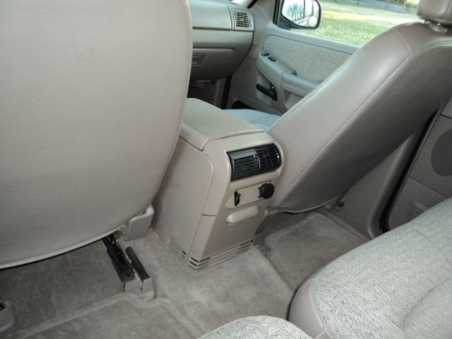 2002 Ford Explorer XLS