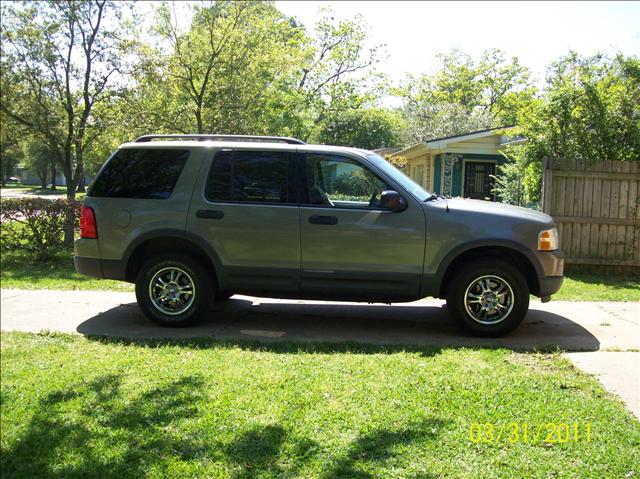 2003 Ford Explorer 15 Passenger Bus