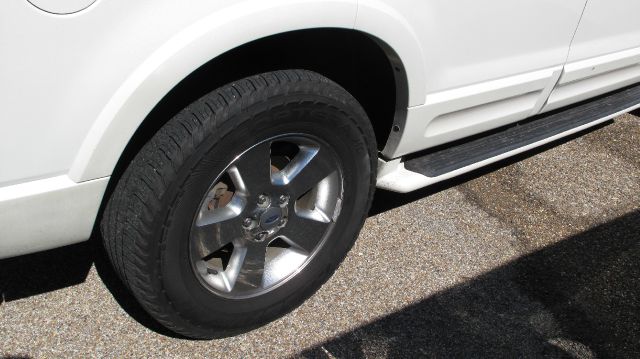 2003 Ford Explorer SLS Base