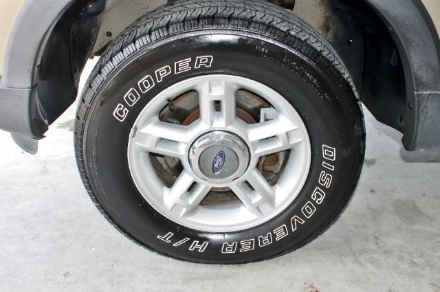 2003 Ford Explorer 4dr Sdn LE V6 Auto