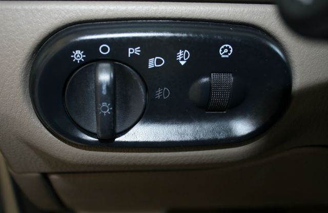 2003 Ford Explorer 4dr Sdn LE V6 Auto