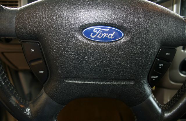 2003 Ford Explorer 4dr Sdn LE V6 Auto