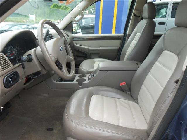 2003 Ford Explorer 4dr Sdn XLS (natl) Sedan