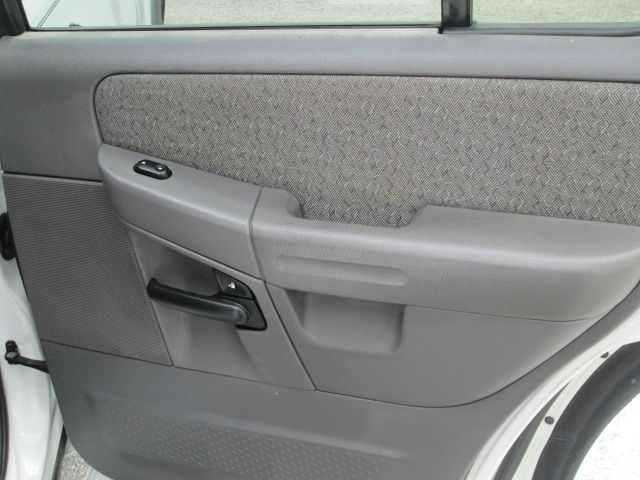 2003 Ford Explorer LT CREW 25