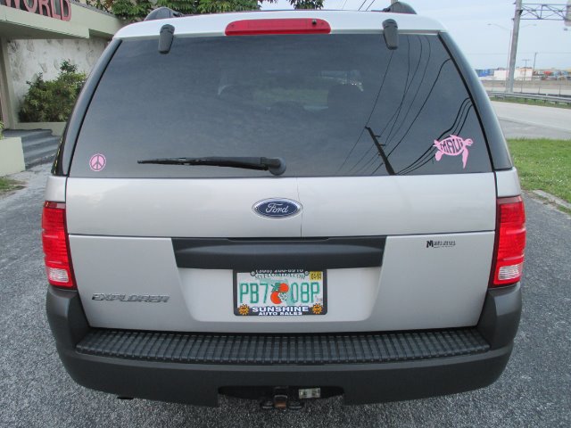 2004 Ford Explorer LT CREW 25