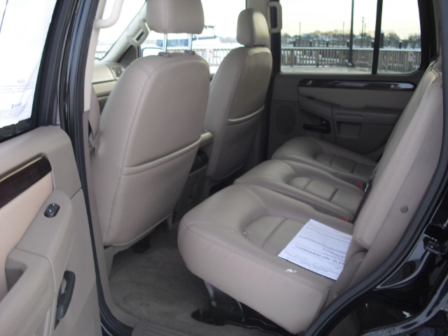 2004 Ford Explorer 2dr LWB