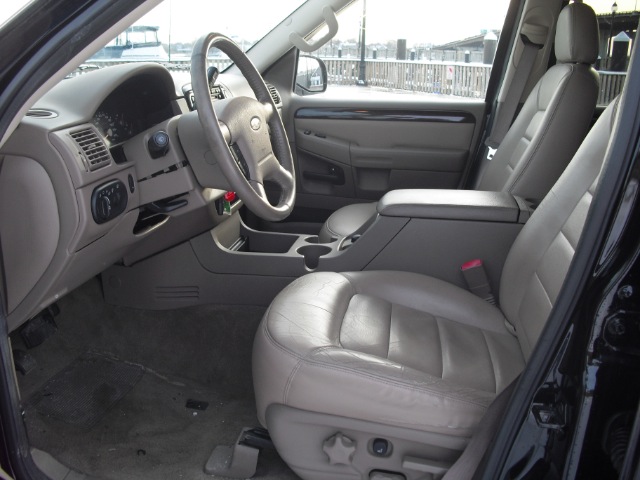 2004 Ford Explorer 2dr LWB