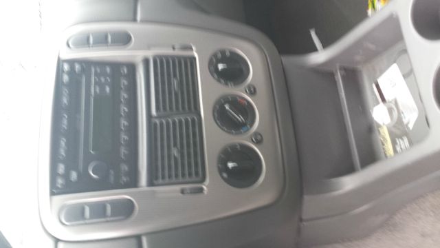 2004 Ford Explorer ESi