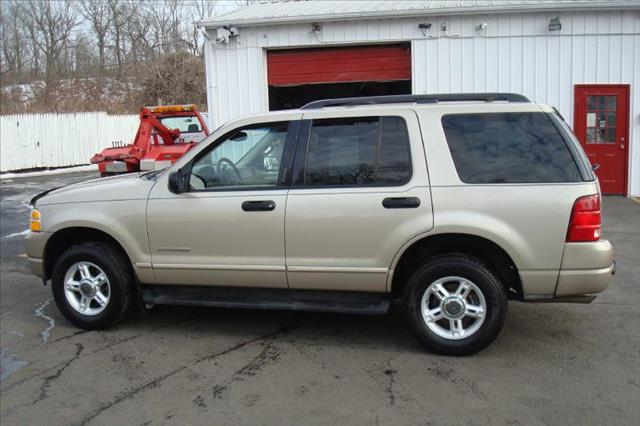 2004 Ford Explorer ESi