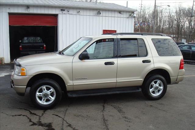 2004 Ford Explorer ESi