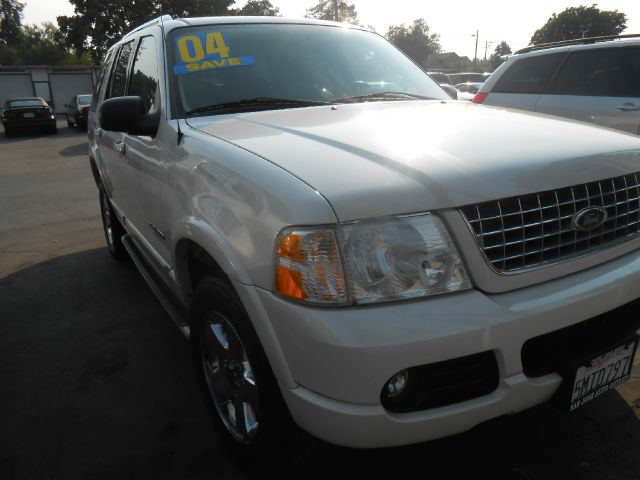 2004 Ford Explorer 2dr LWB