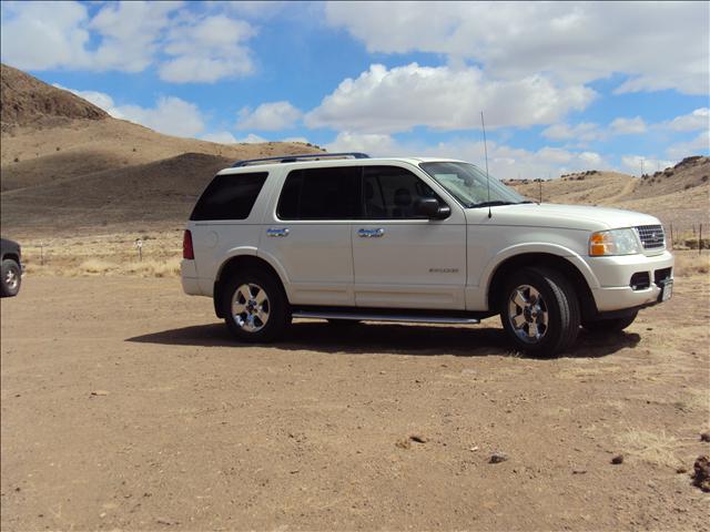 2004 Ford Explorer SLT 25
