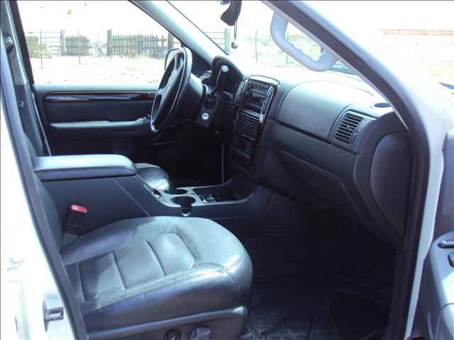 2004 Ford Explorer SLT 25