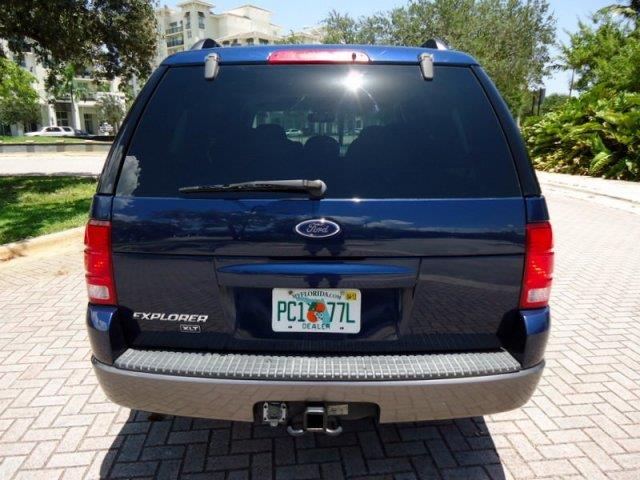 2004 Ford Explorer ESi