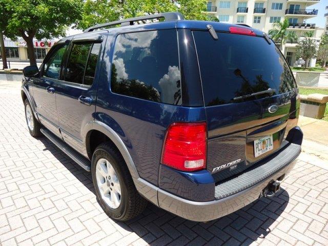 2004 Ford Explorer ESi