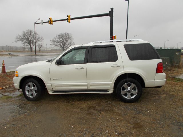 2004 Ford Explorer 2dr LWB