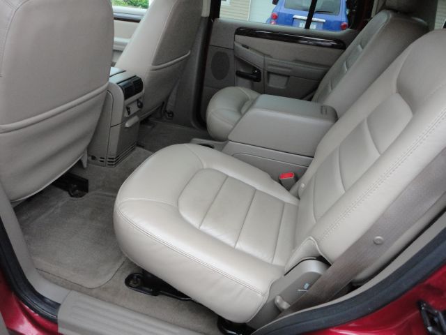 2004 Ford Explorer 2.0T Quattro S-line Titanium