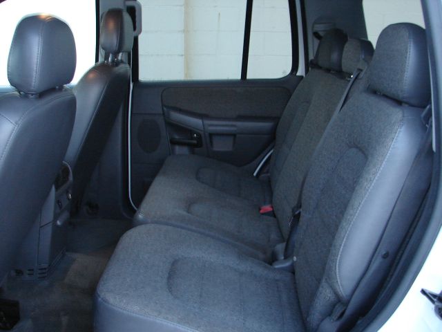 2004 Ford Explorer 2500 4WD