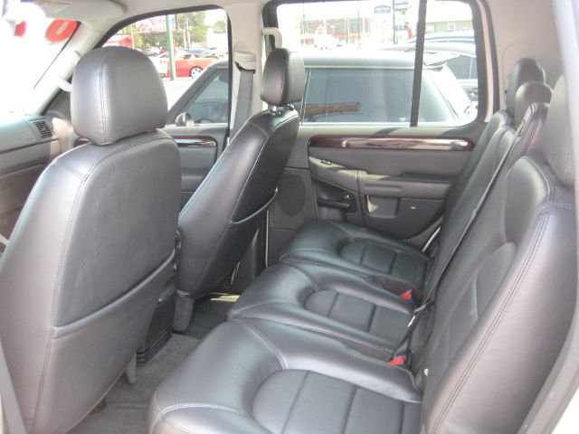 2004 Ford Explorer 2dr LWB