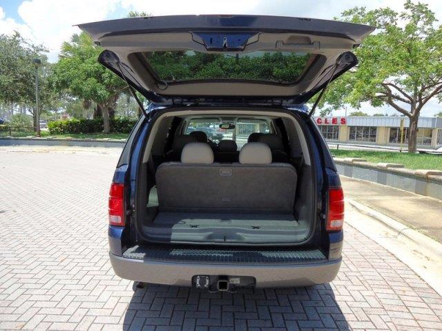 2004 Ford Explorer ESi