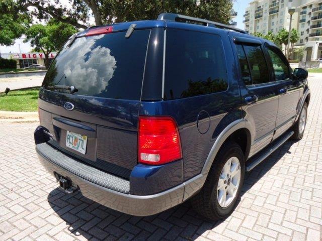 2004 Ford Explorer ESi