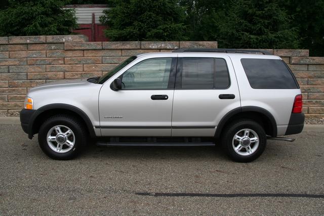2004 Ford Explorer XLS