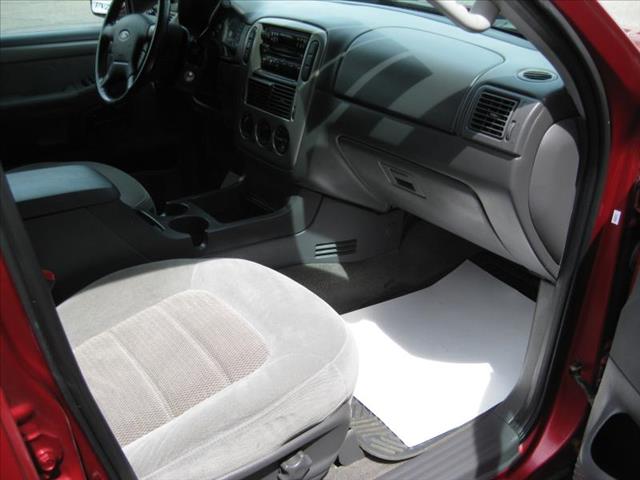 2004 Ford Explorer ESi