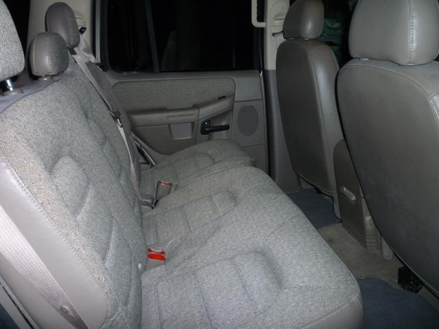 2004 Ford Explorer XLS