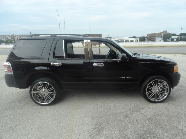 2004 Ford Explorer LT CREW 25