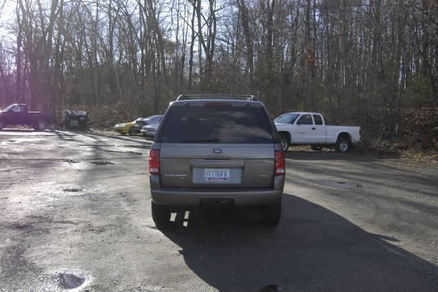 2005 Ford Explorer ESi