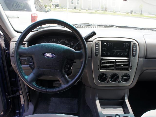 2005 Ford Explorer ESi