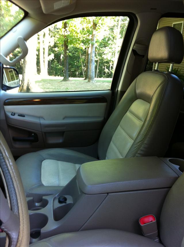 2005 Ford Explorer FIT