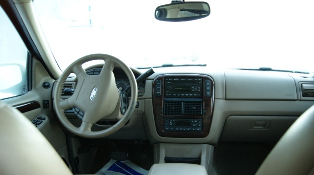 2005 Ford Explorer 2dr LWB