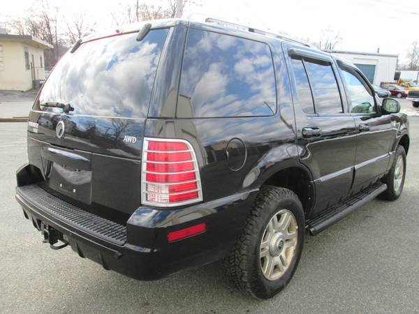 2005 Ford Explorer 2dr LWB